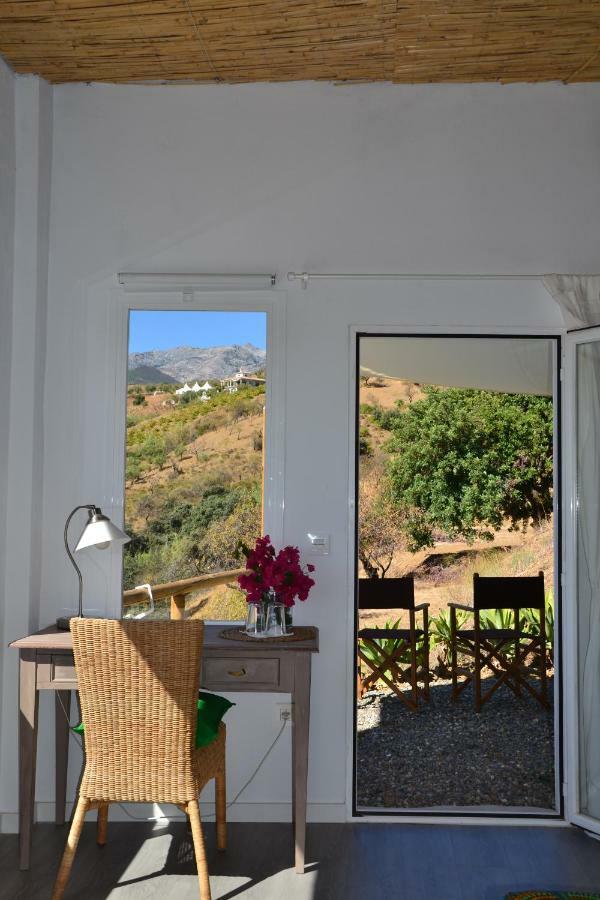 The African House Bed and Breakfast Tolox Exteriör bild